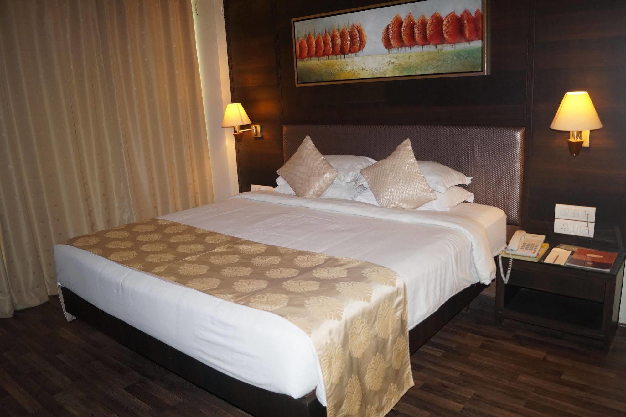 The President-A Boutique Hotel Ahmedabad Exterior foto